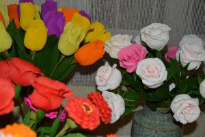 Šopki iz krep papirja polepšali prostore 1